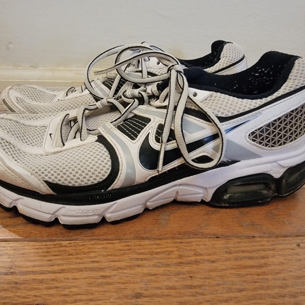 Nike Moto 8 Shoes
